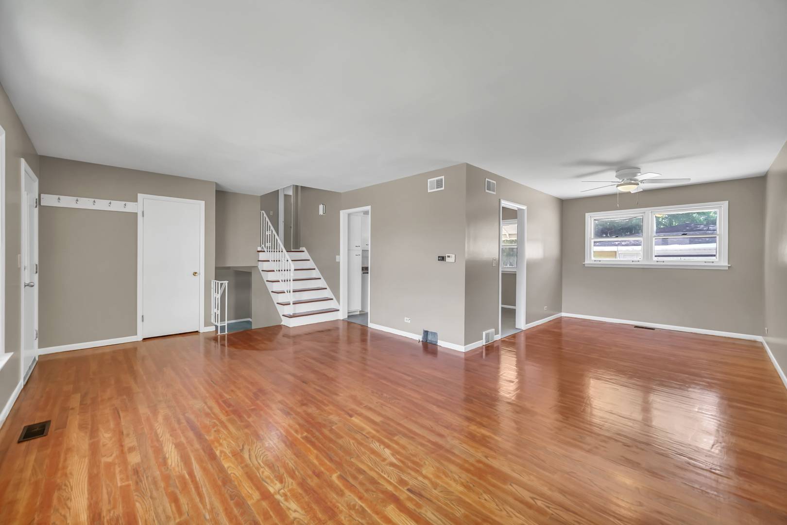 10 N ADAMS DR, Addison, IL 60101