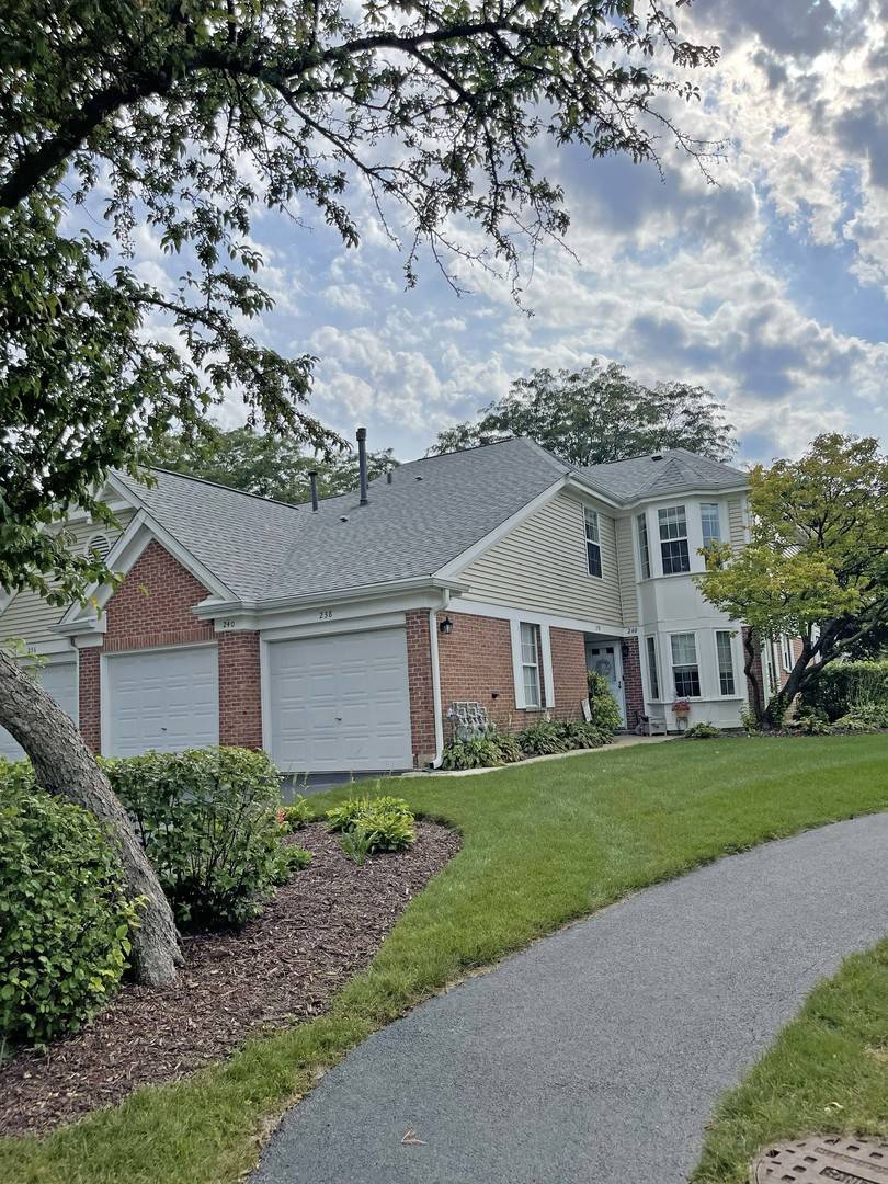 238 Green Knoll LN #238, Streamwood, IL 60107