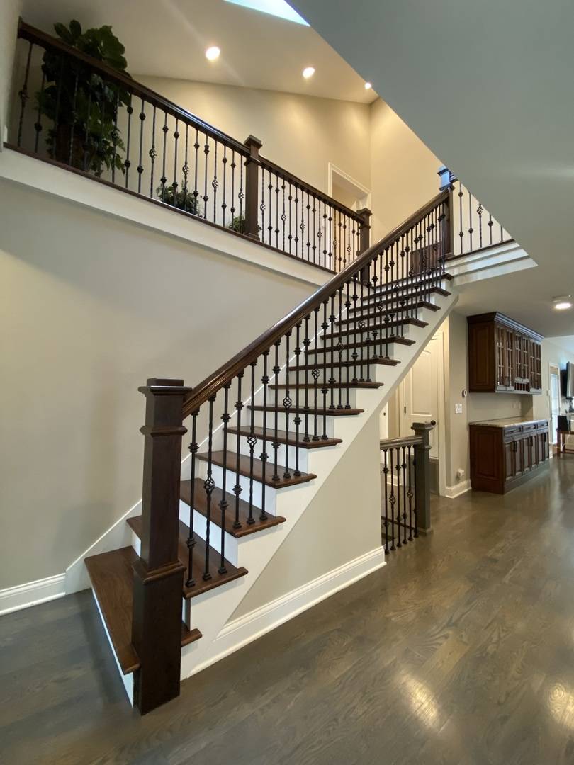 1052 Margret ST, Des Plaines, IL 60016