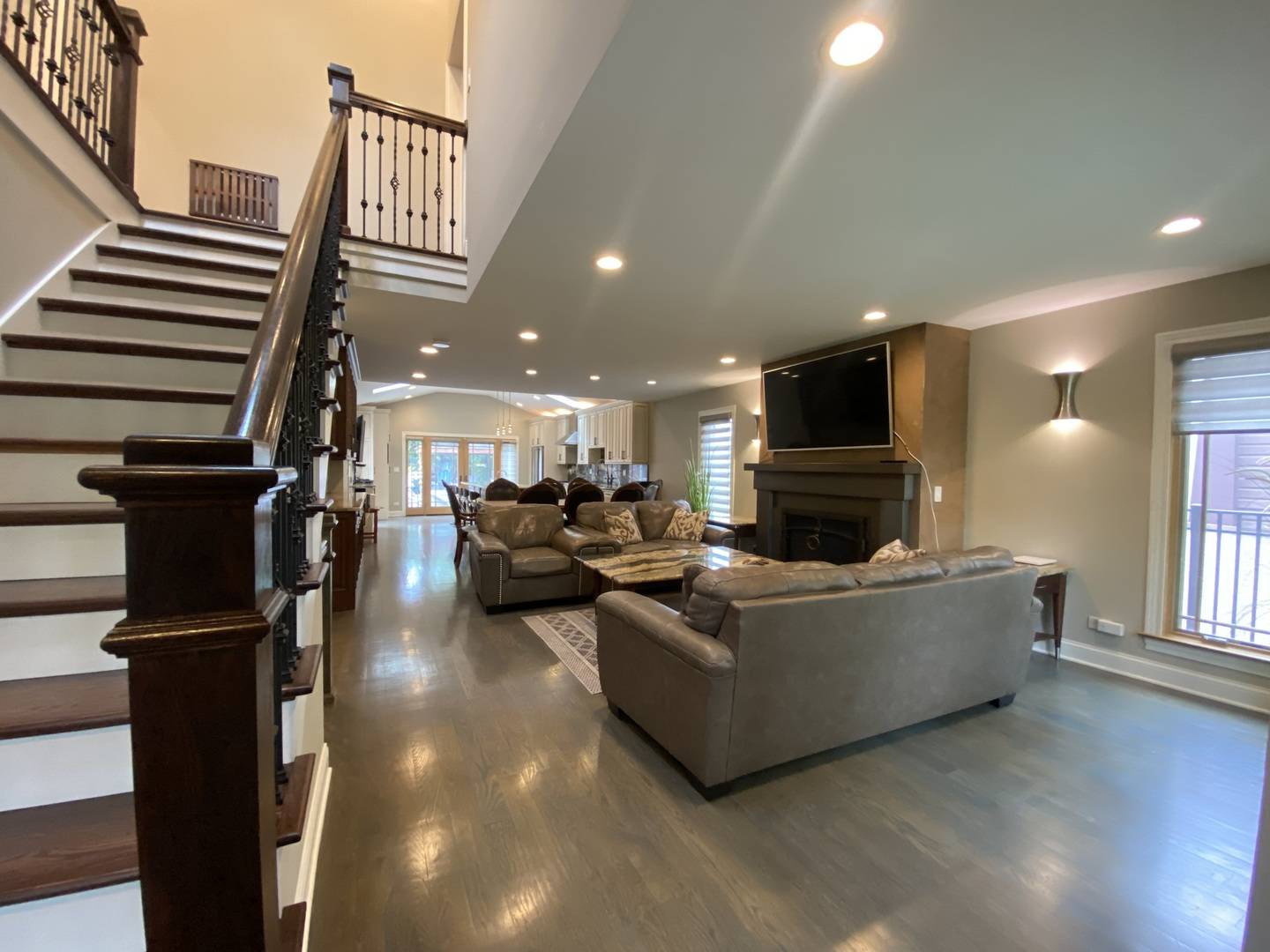 1052 Margret ST, Des Plaines, IL 60016