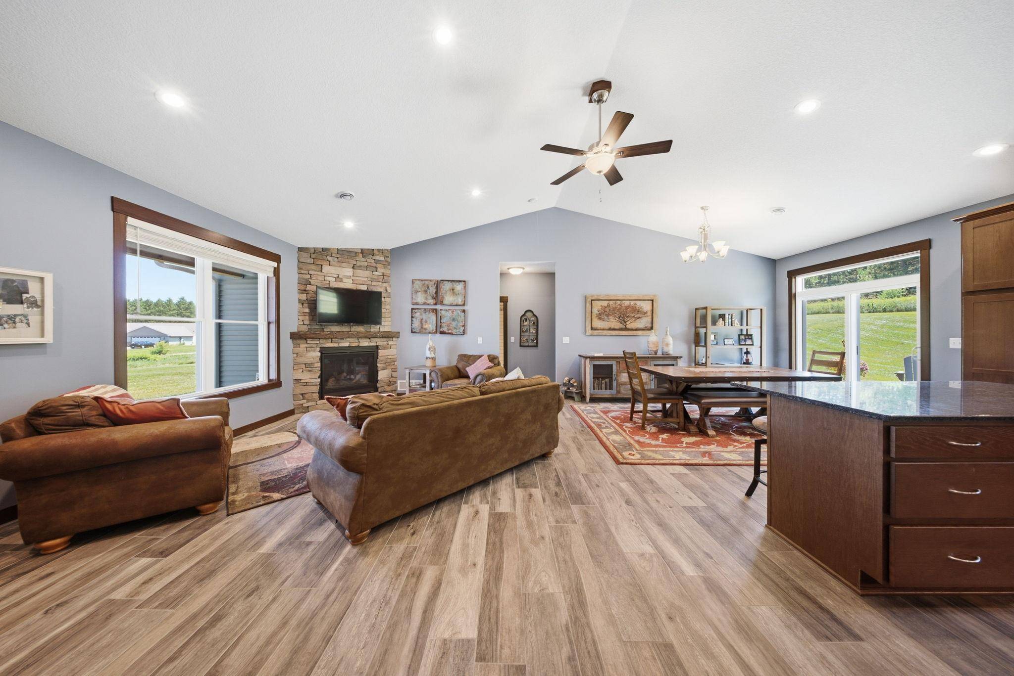 911 67th AVE, Hudson, WI 54016