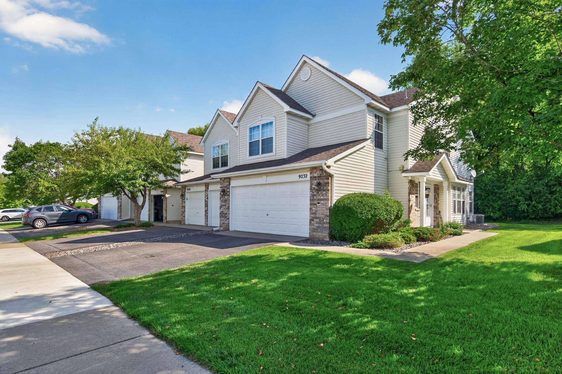9236 Merrimac LN N, Maple Grove, MN 55311