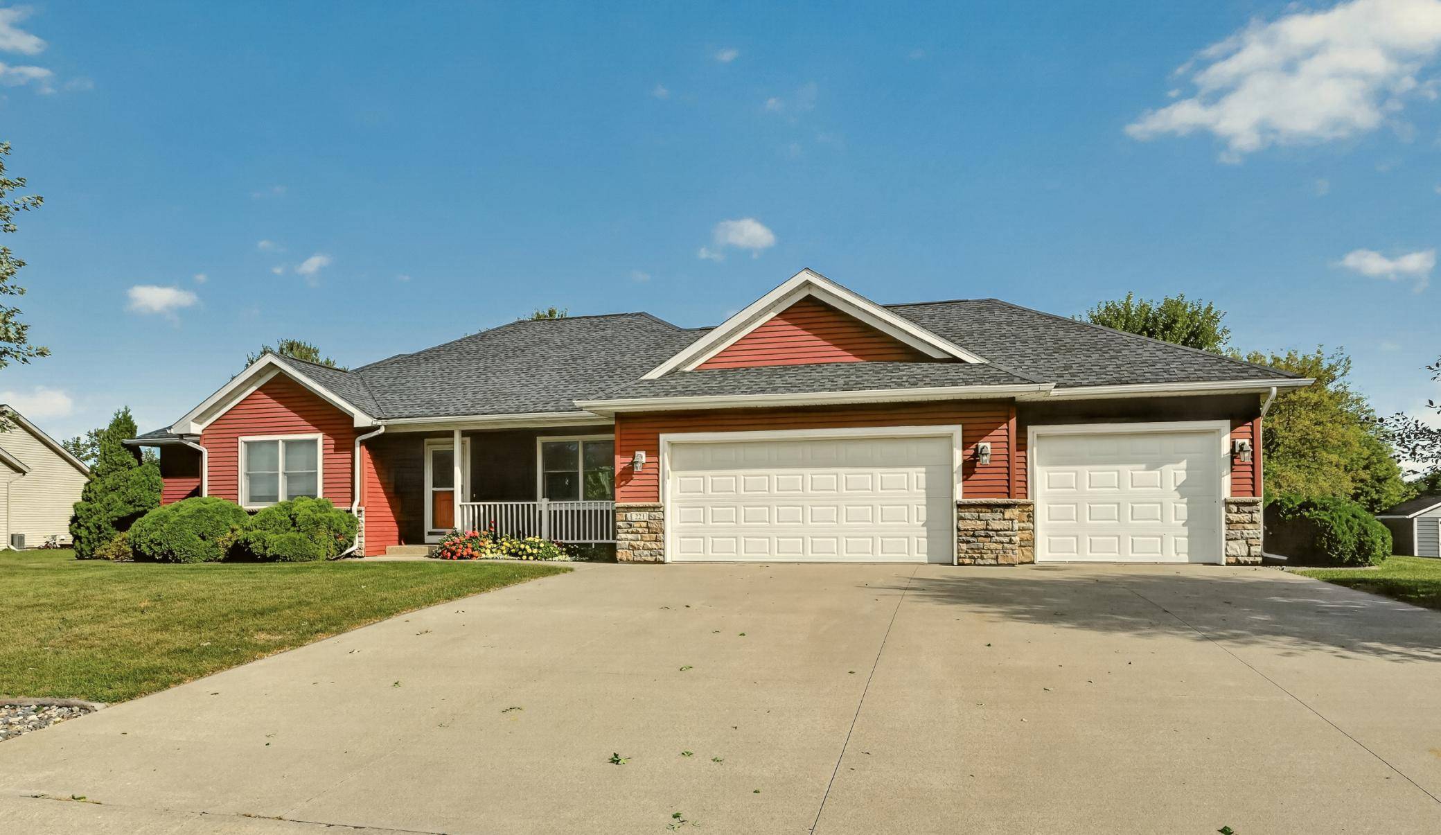 221 Devin DR, Saint Charles, MN 55972