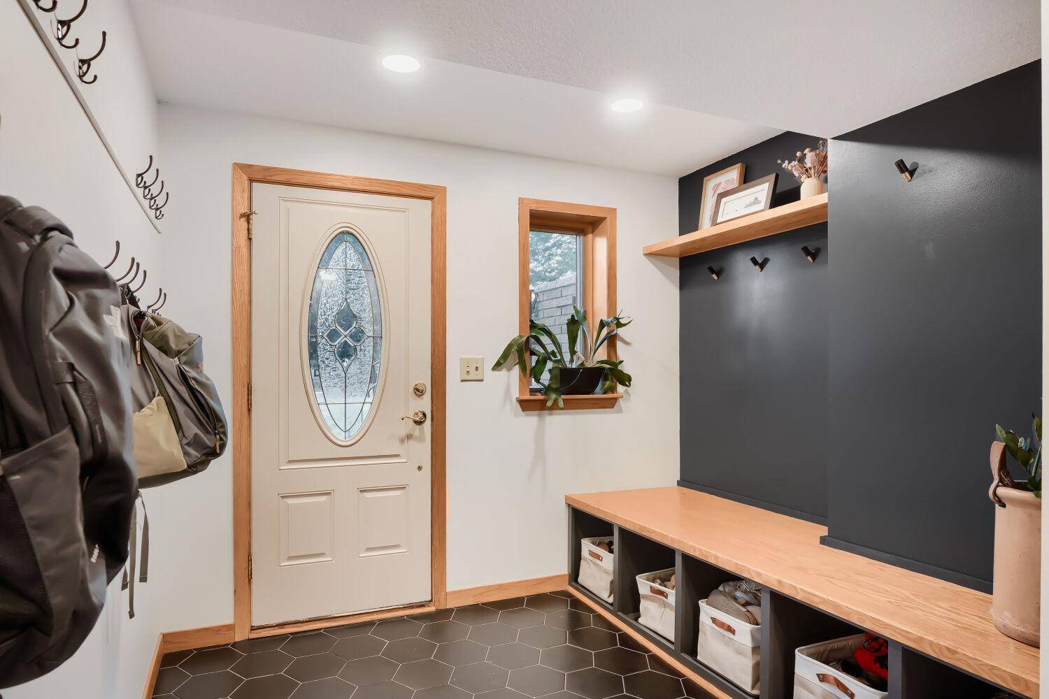 334 Edith DR, West Saint Paul, MN 55118