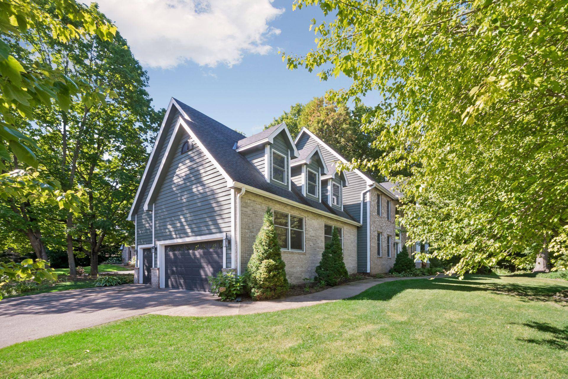 561 Bighorn DR, Chanhassen, MN 55317