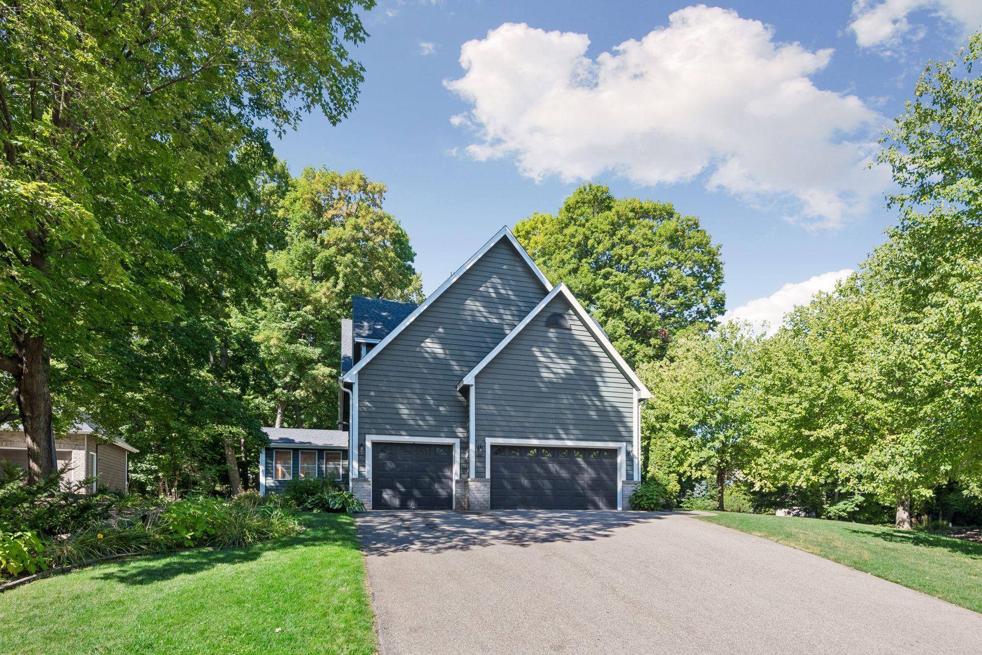 561 Bighorn DR, Chanhassen, MN 55317