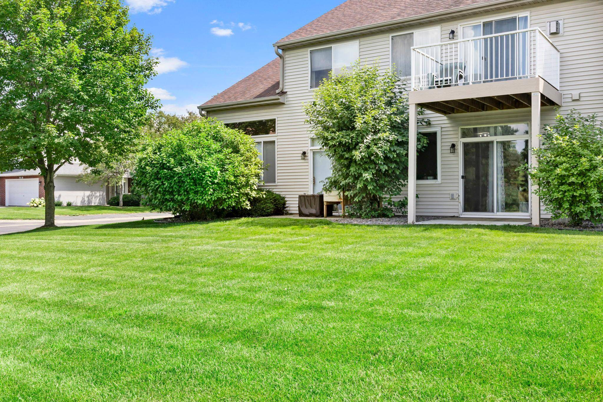 2215 White Water WAY, Eagan, MN 55122