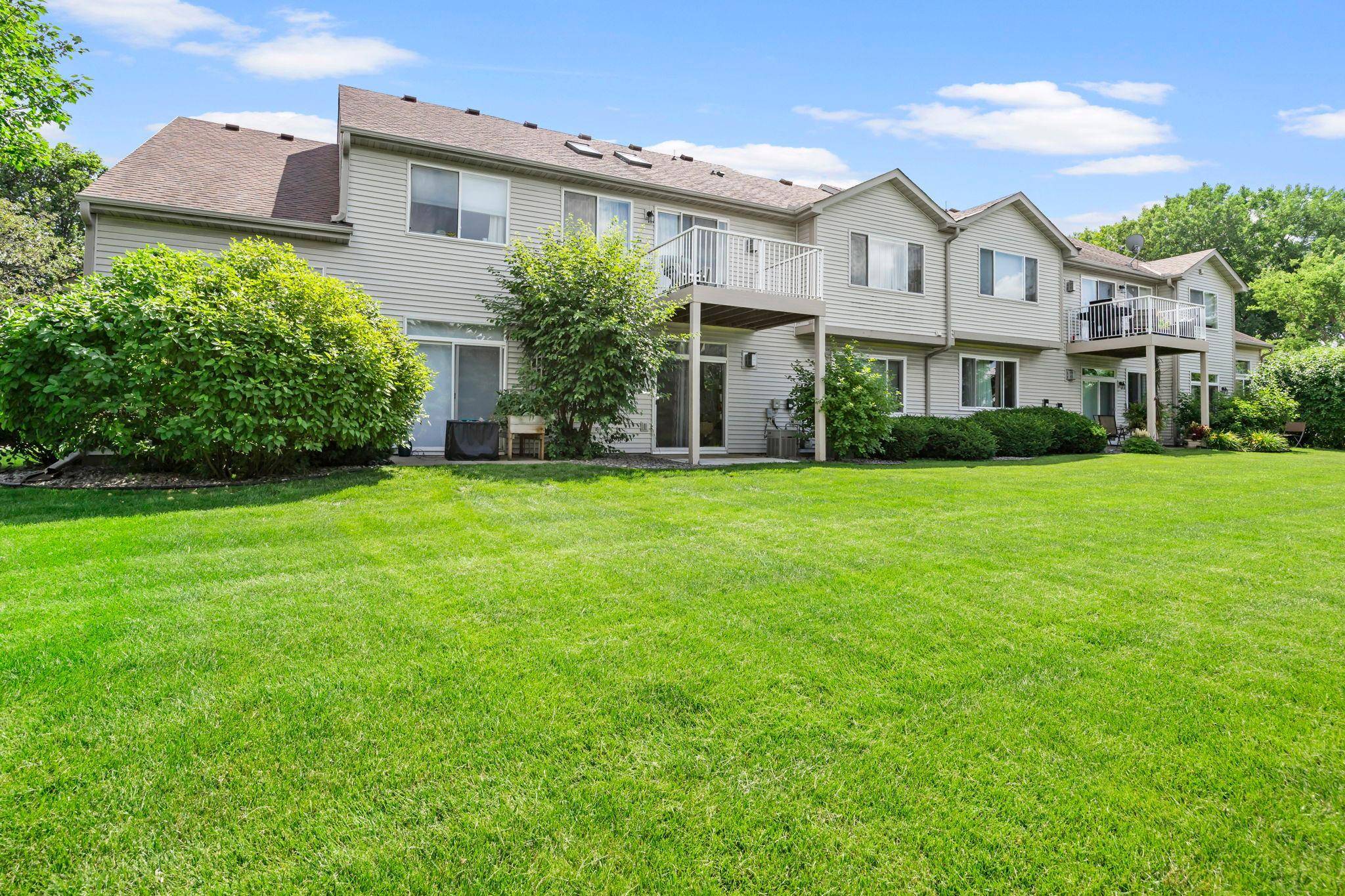 2215 White Water WAY, Eagan, MN 55122