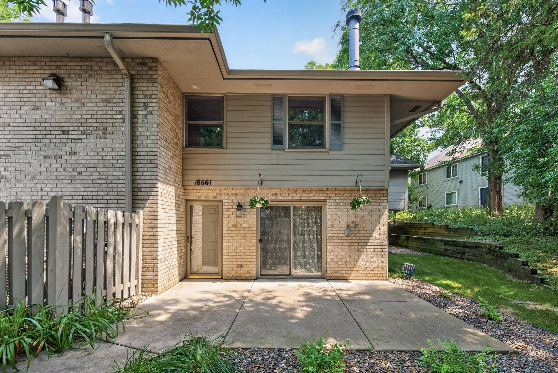 18661 Clear View CT, Minnetonka, MN 55345