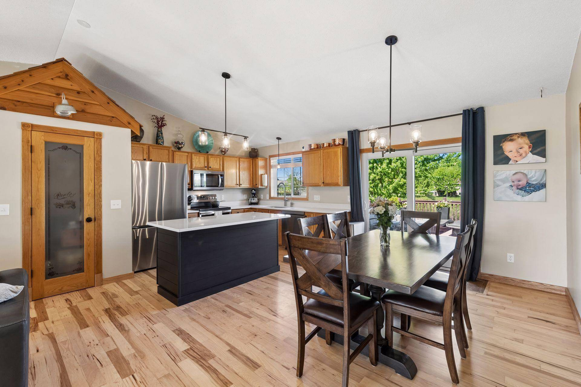 600 Pioneer CIR, Belle Plaine, MN 56011