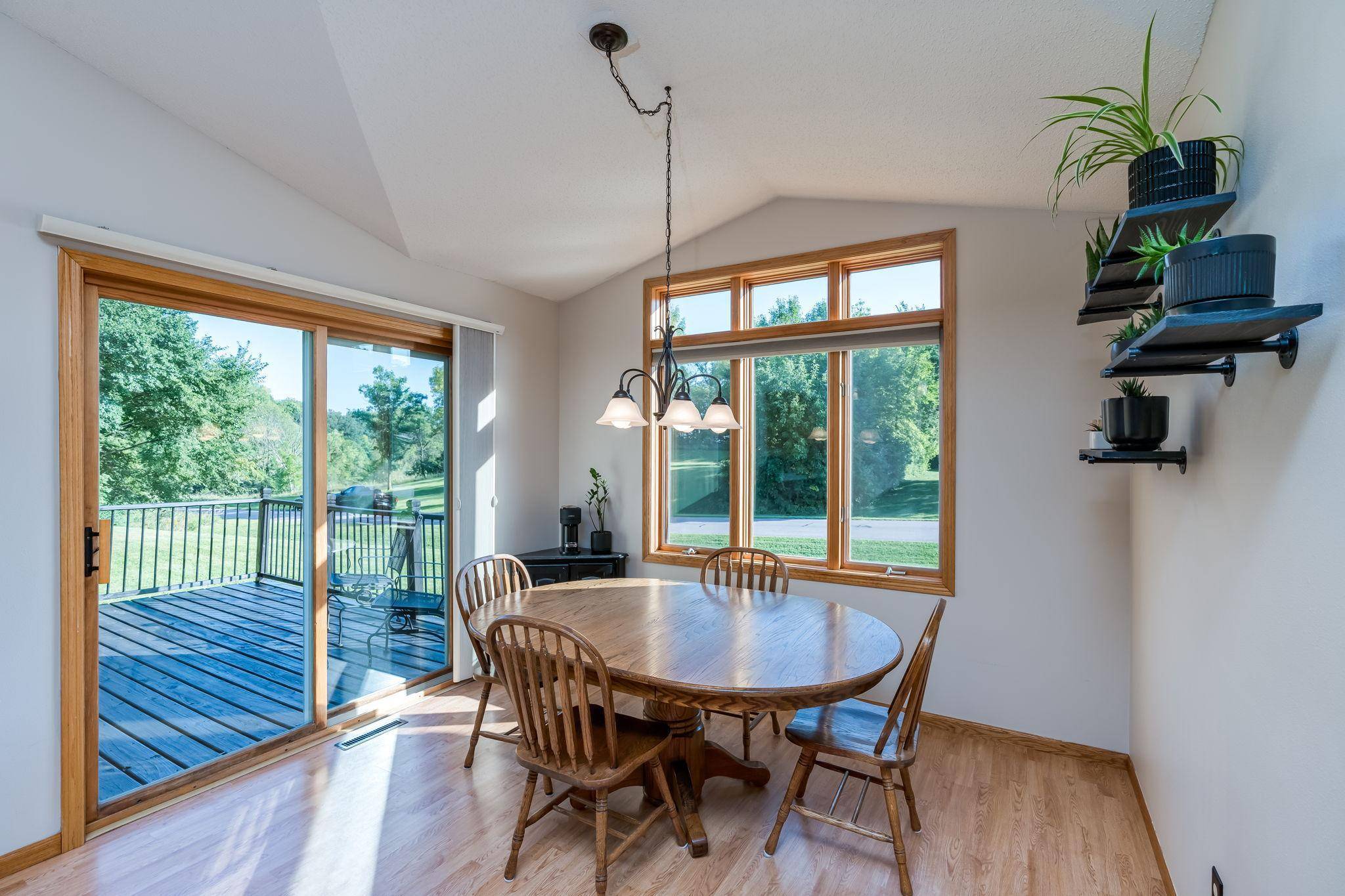 200 Mapleridge DR, Mankato, MN 56001