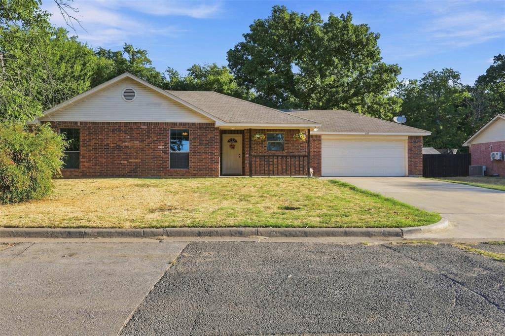 607 E Water Street, Weatherford, TX 76086