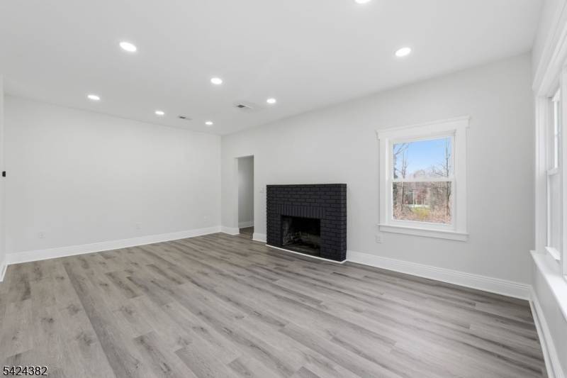 31 Saint Moritz Pl, Wayne Twp., NJ 07470
