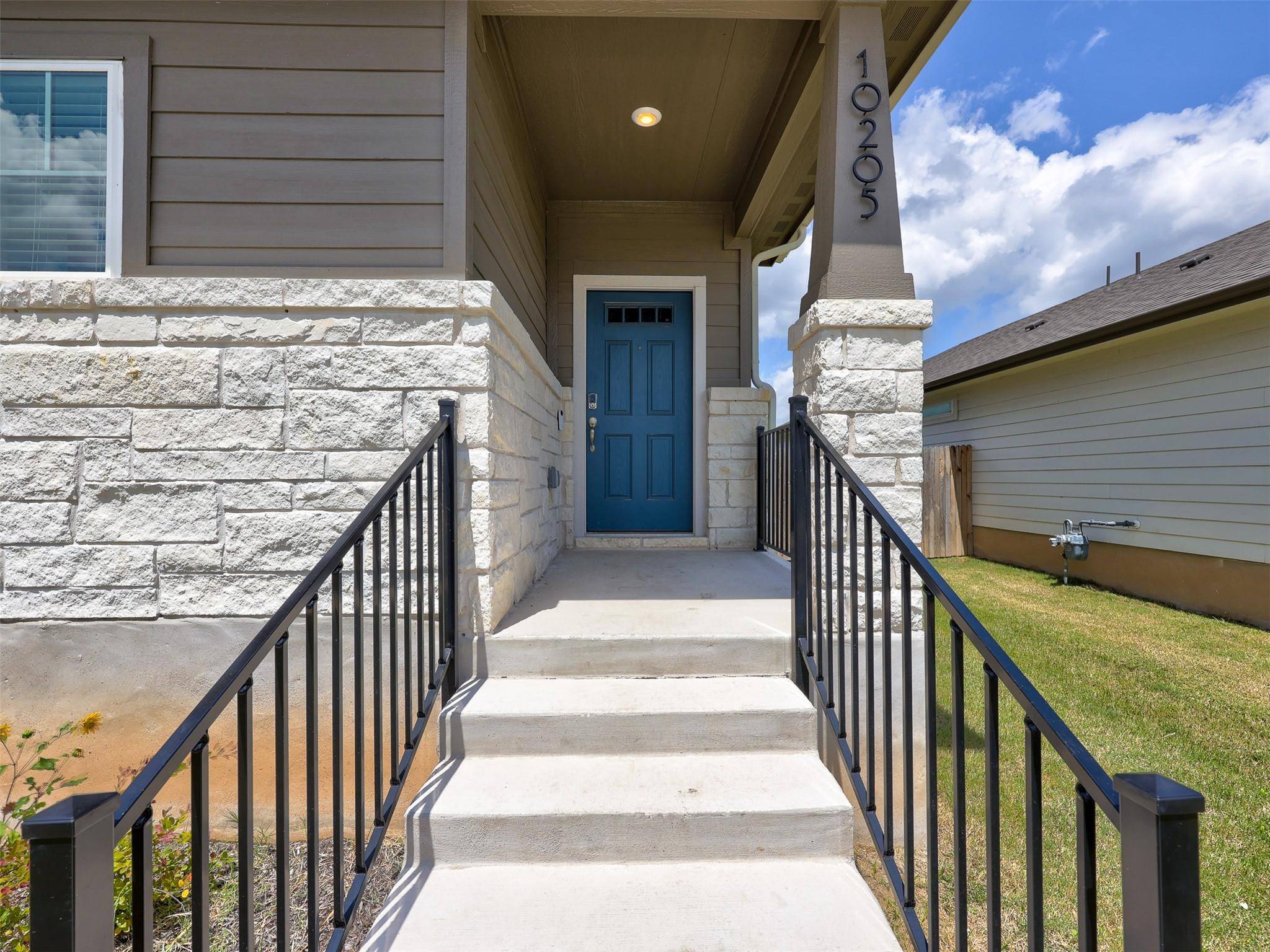10205 Mager LN, Hutto, TX 78634