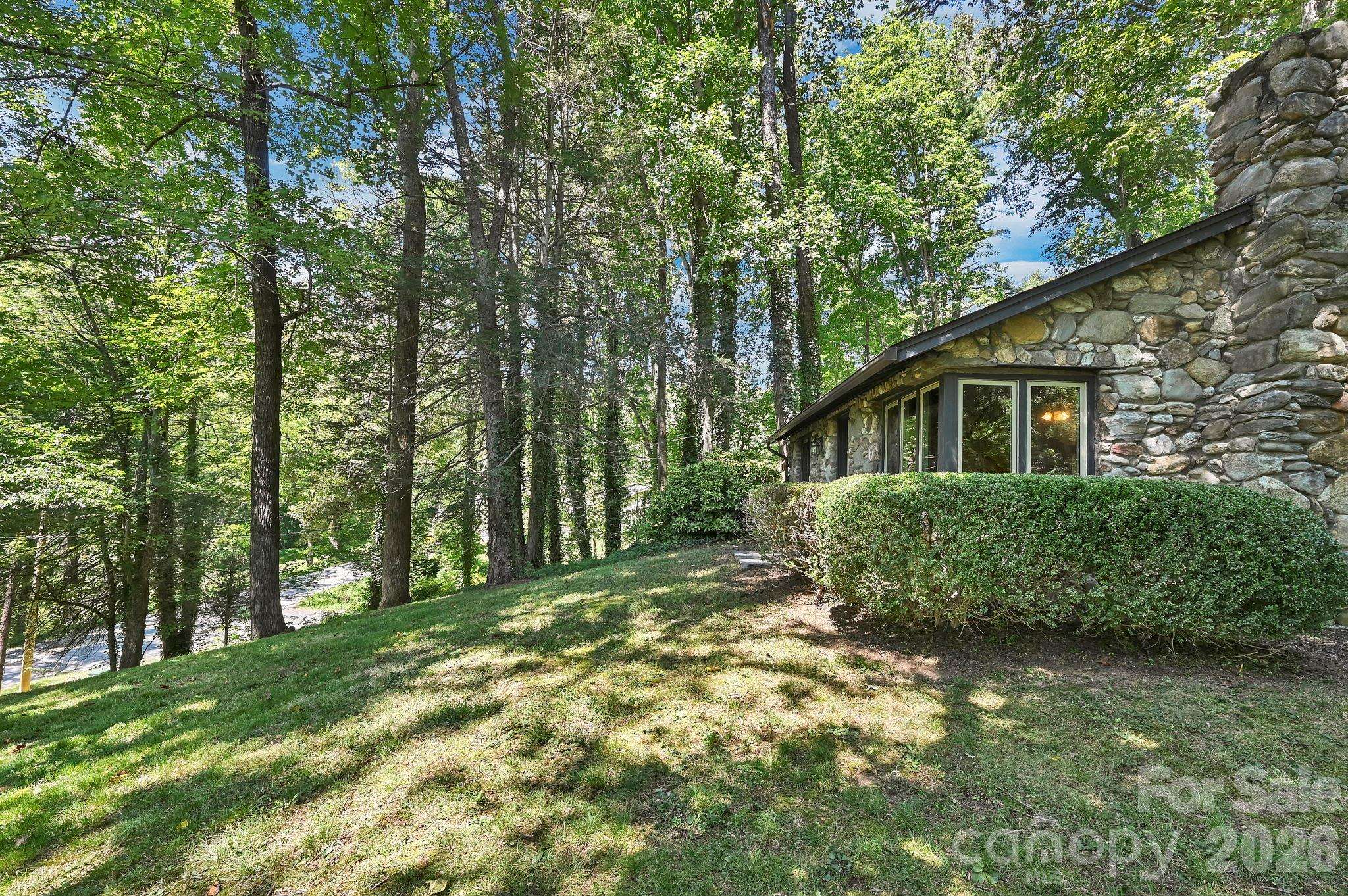 26 Candler School RD, Candler, NC 28715