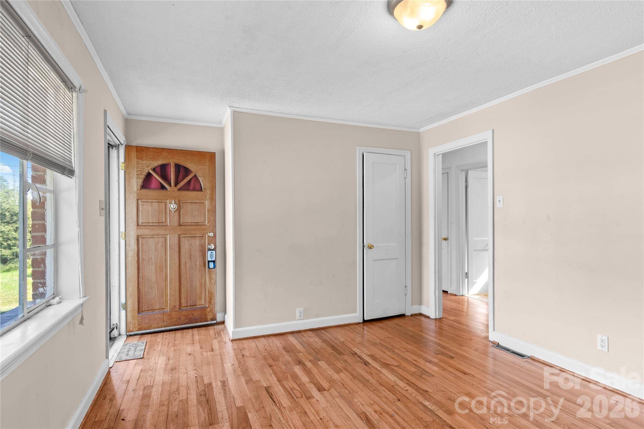 17 Edgewood View LN, Winston Salem, NC 27127