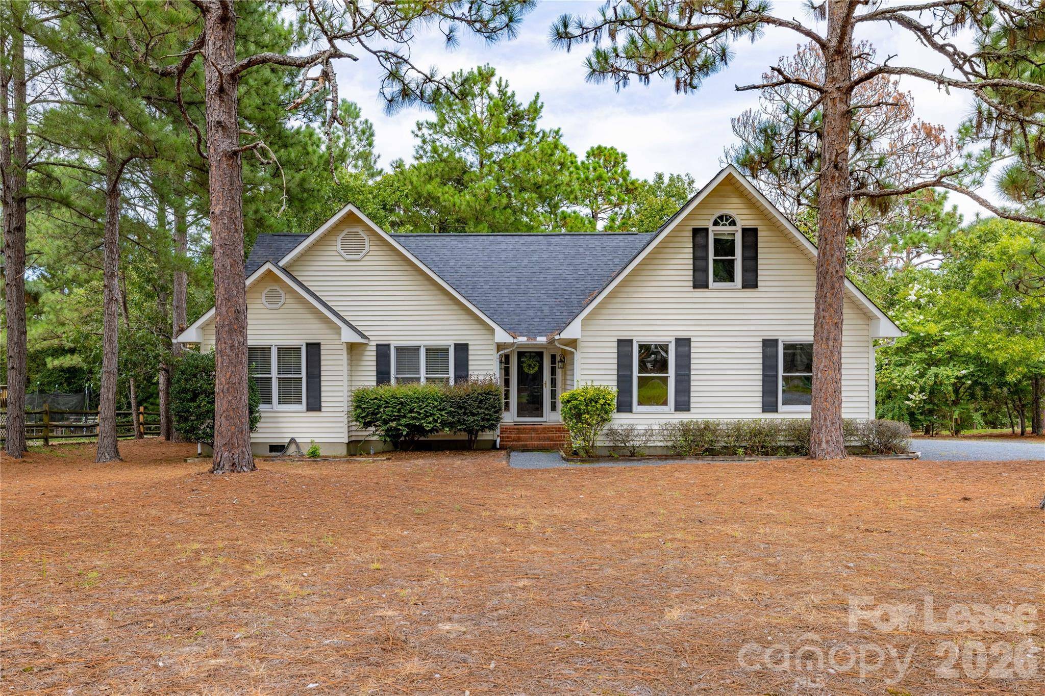 102 Seminole CT, West End, NC 27376