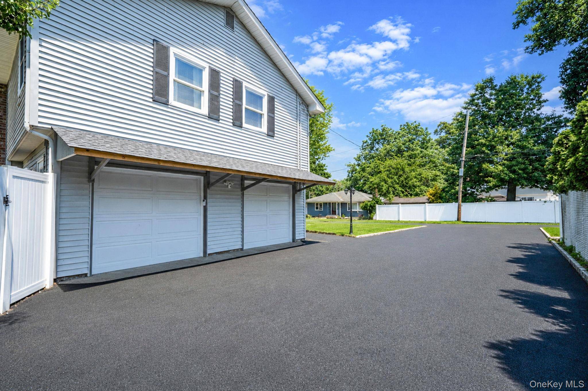 146 Rose DR, Ronkonkoma, NY 11779