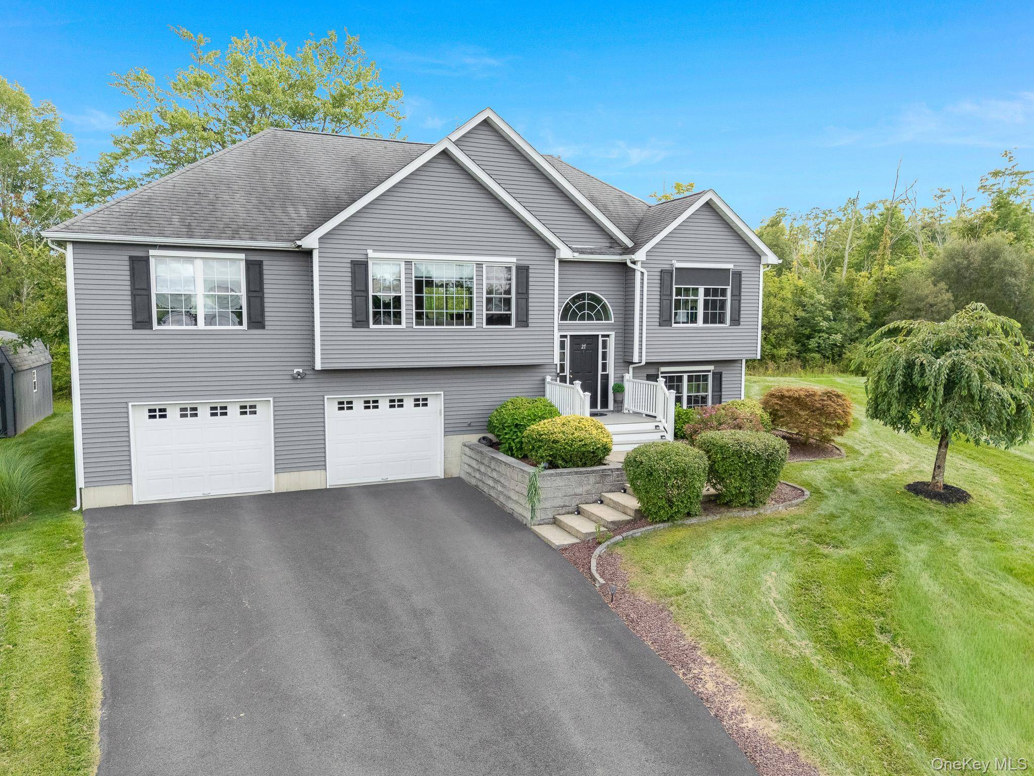 27 Frieda LN, Poughkeepsie, NY 12603