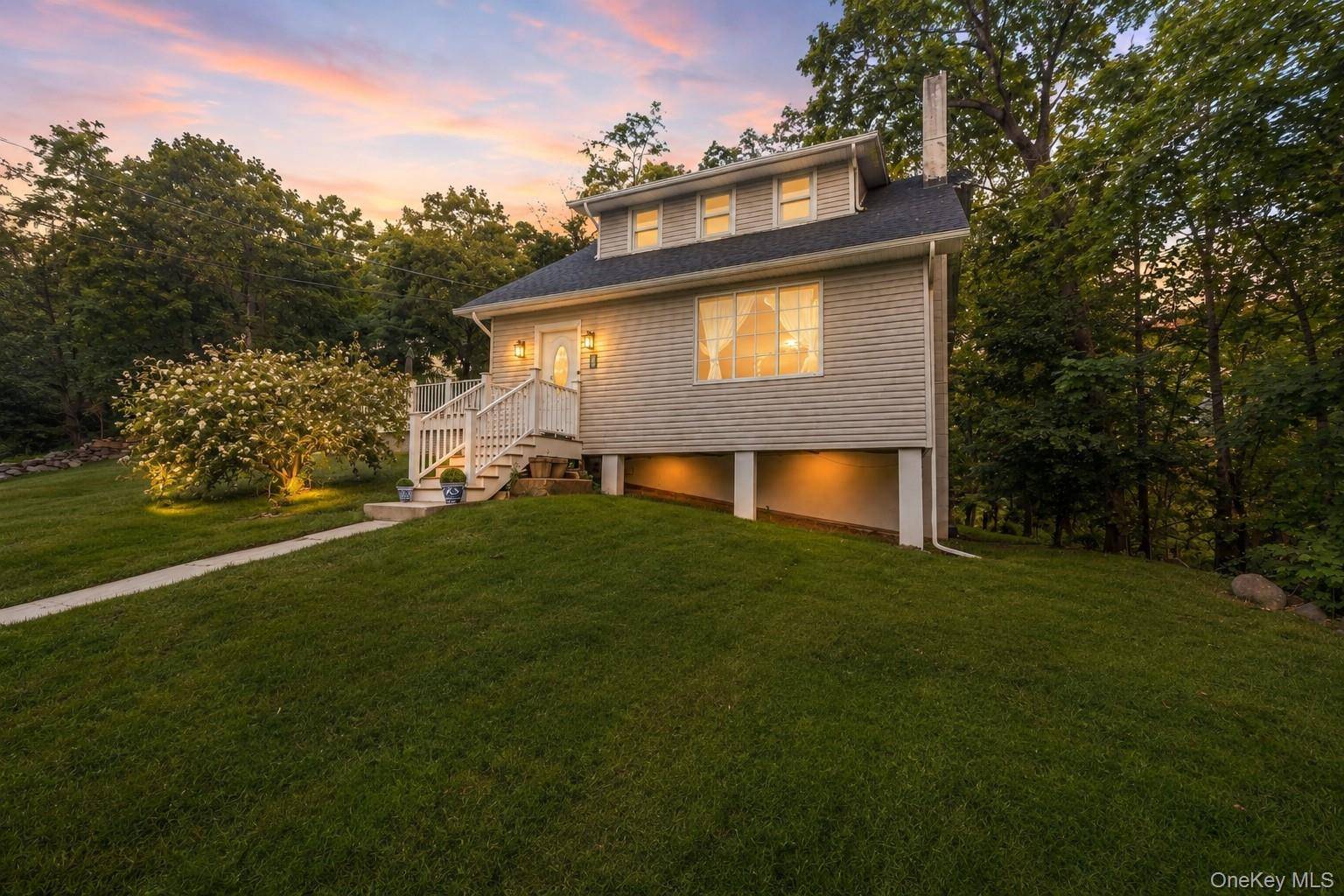 16 Hillside AVE, Highland Falls, NY 10928