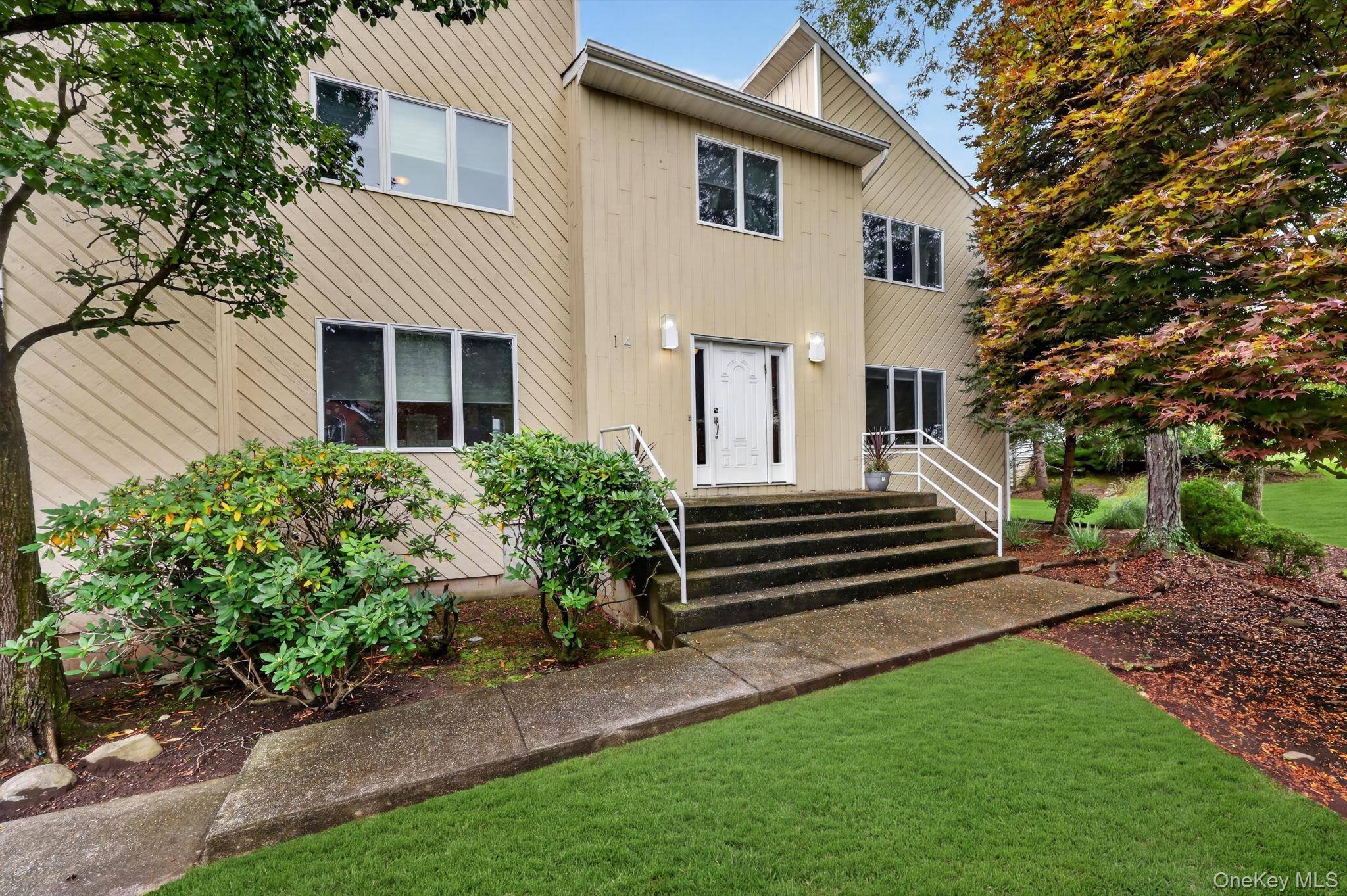 14 Lowell DR, New City, NY 10956