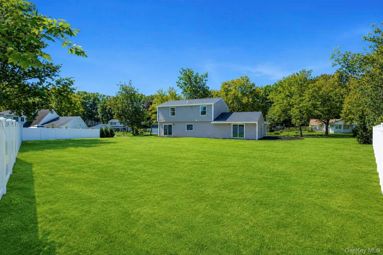 25 Crater Lake DR, Coram, NY 11727