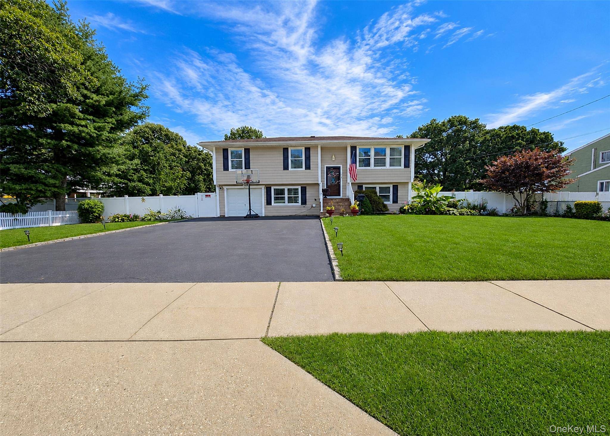 1028 Union BLVD, Bay Shore, NY 11706