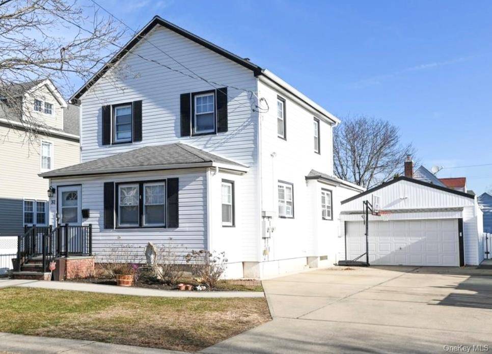 81 Irving AVE, Floral Park, NY 11001