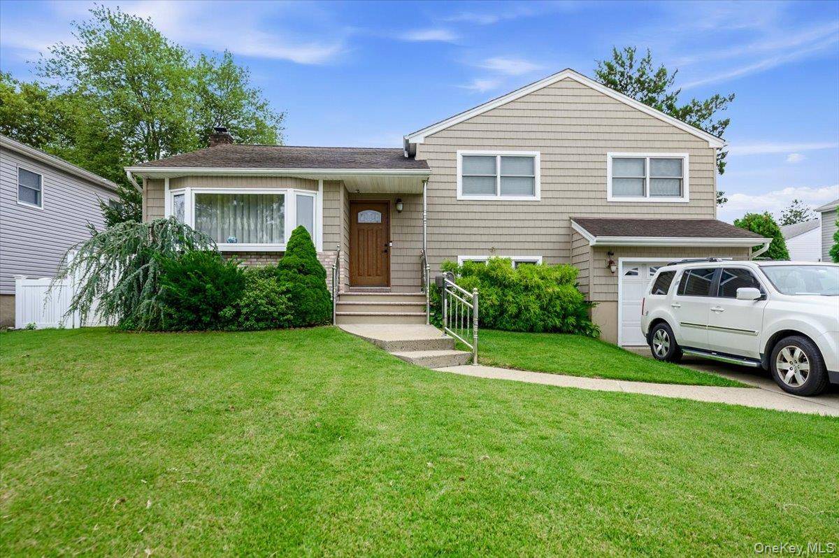 2664 Grayson DR, East Meadow, NY 11554