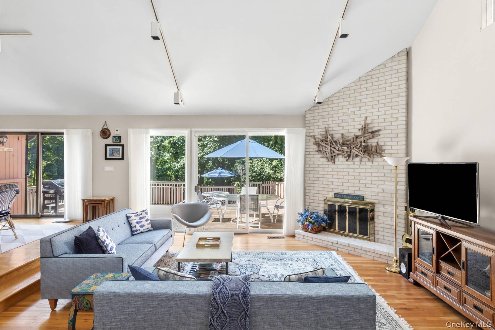 39 Spring Pond LN, Southampton, NY 11968