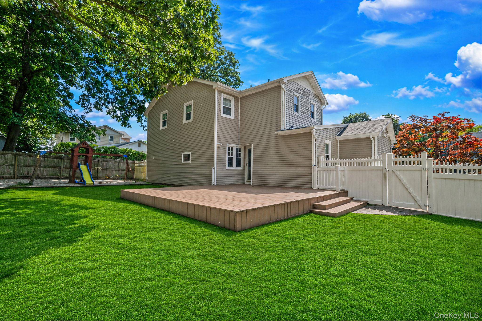 15 Jamar LN, Lake Ronkonkoma, NY 11779