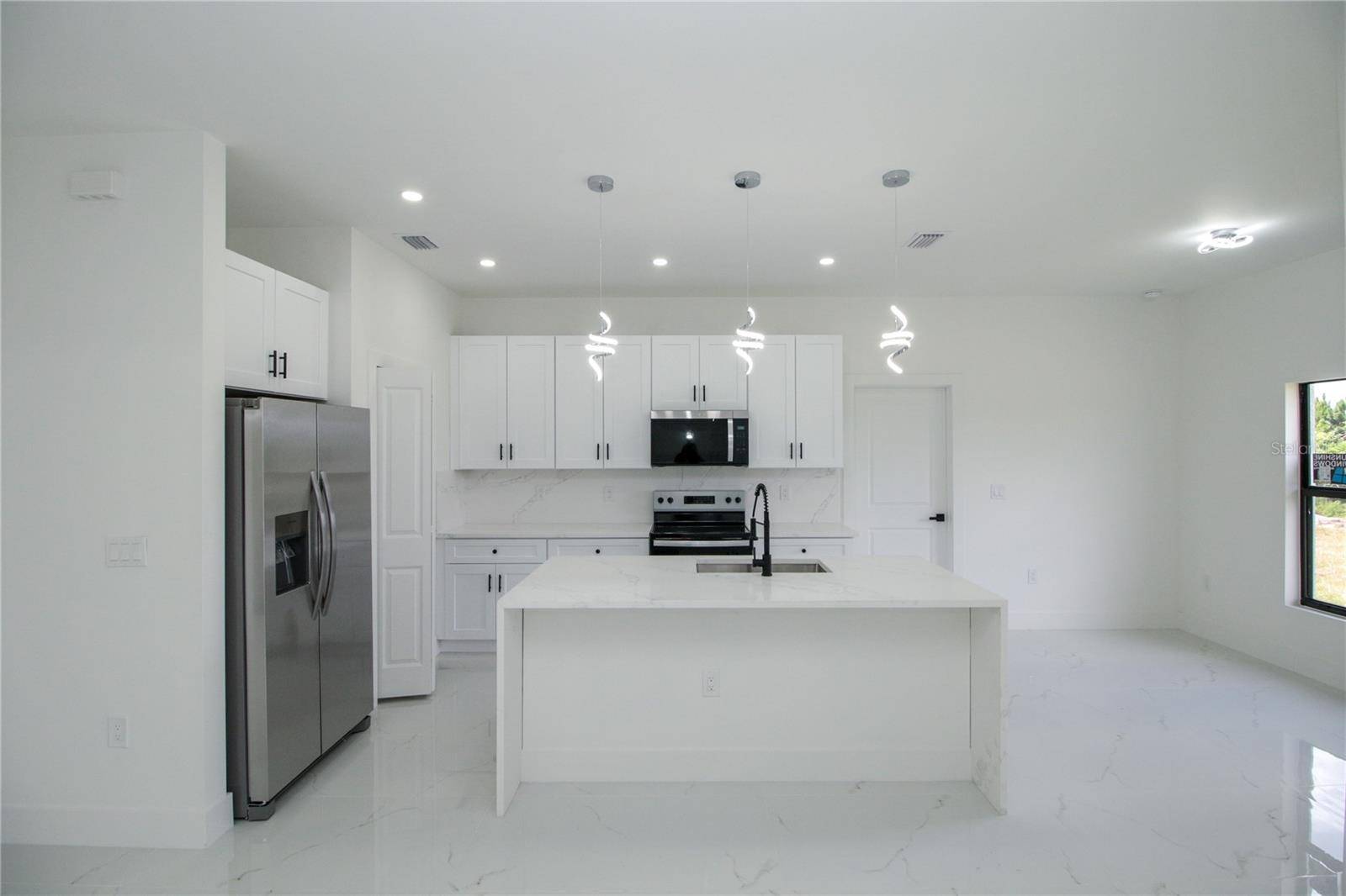 943 COMMODORE ST, Lehigh Acres, FL 33974