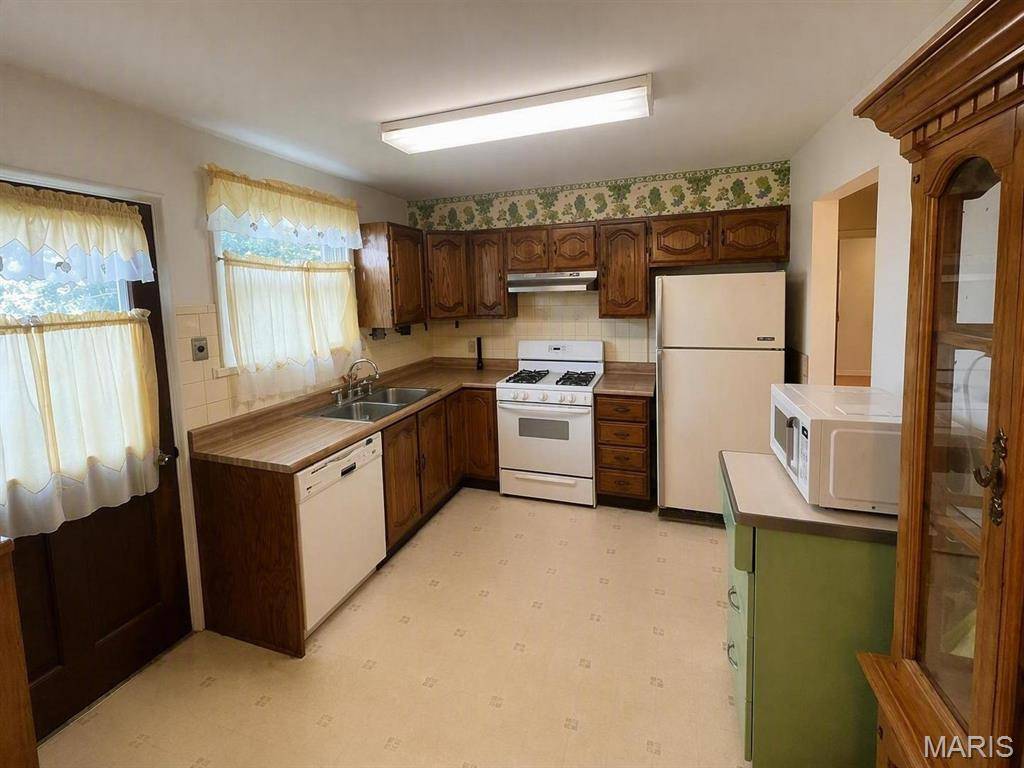 232 Newton PL, Ballwin, MO 63021