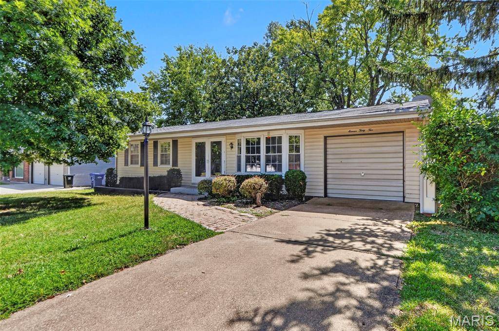 1132 Burgundy LN, Ballwin, MO 63011