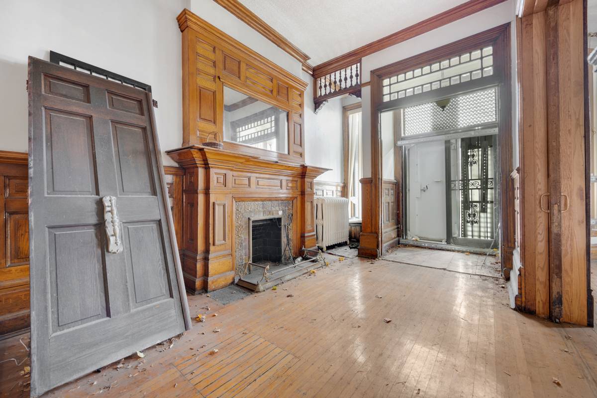 3143 S Giles AVE, Chicago, IL 60616
