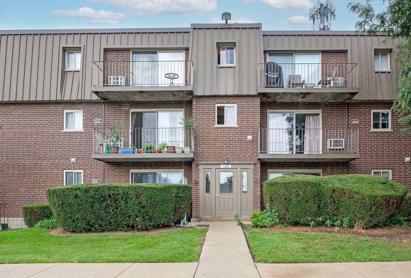 586 Fairway View DR #1B, Wheeling, IL 60090