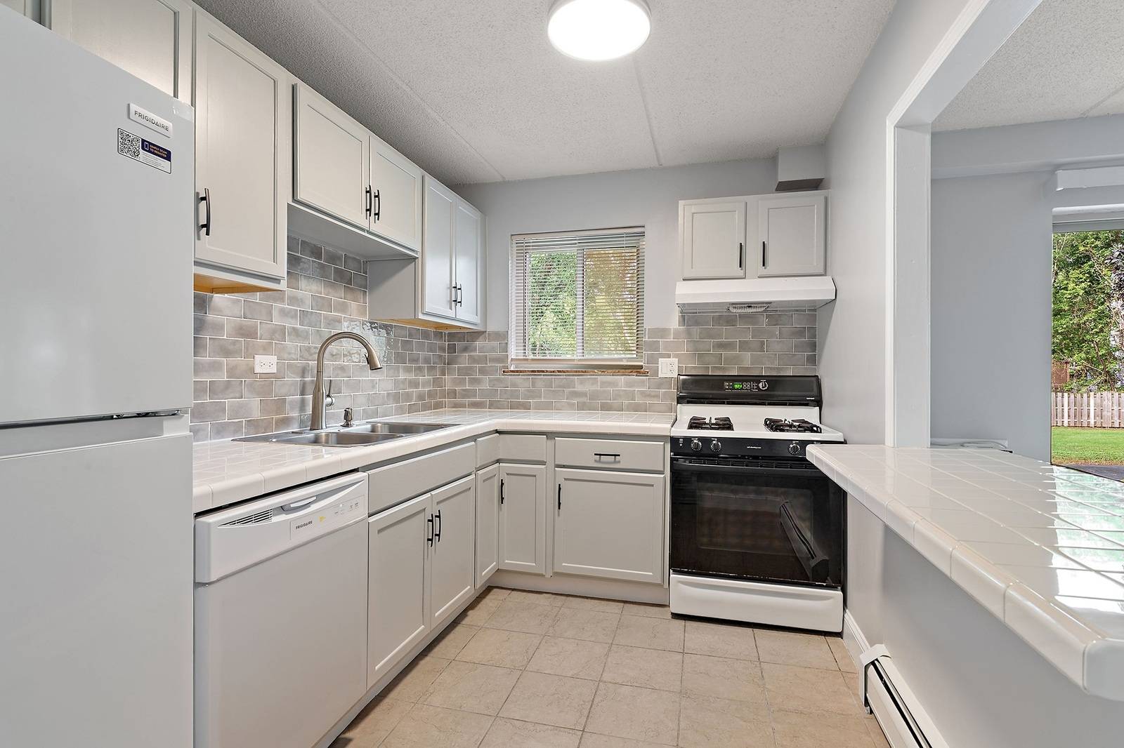 586 Fairway View DR #1B, Wheeling, IL 60090