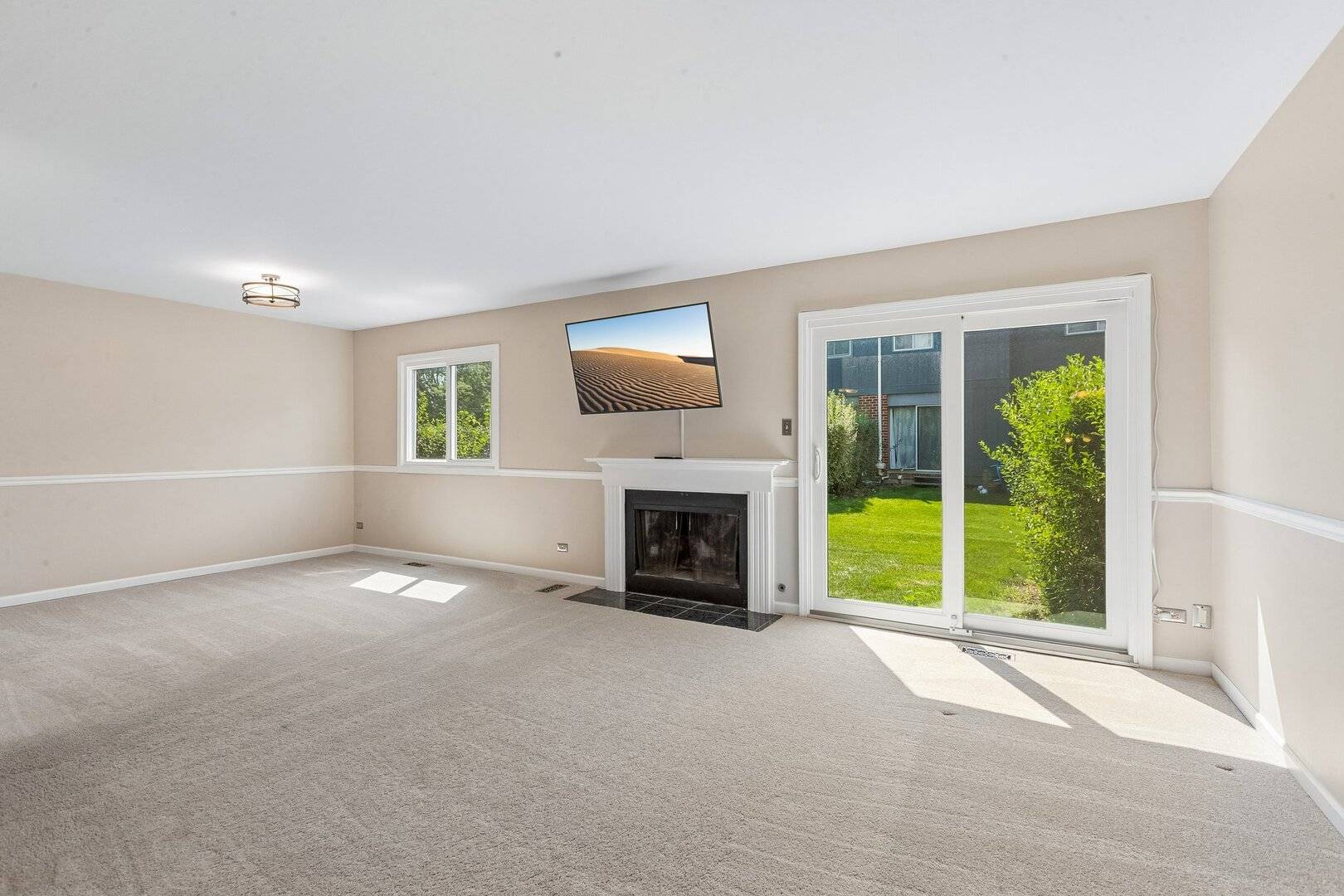 1326 Loughborough CT, Wheaton, IL 60189