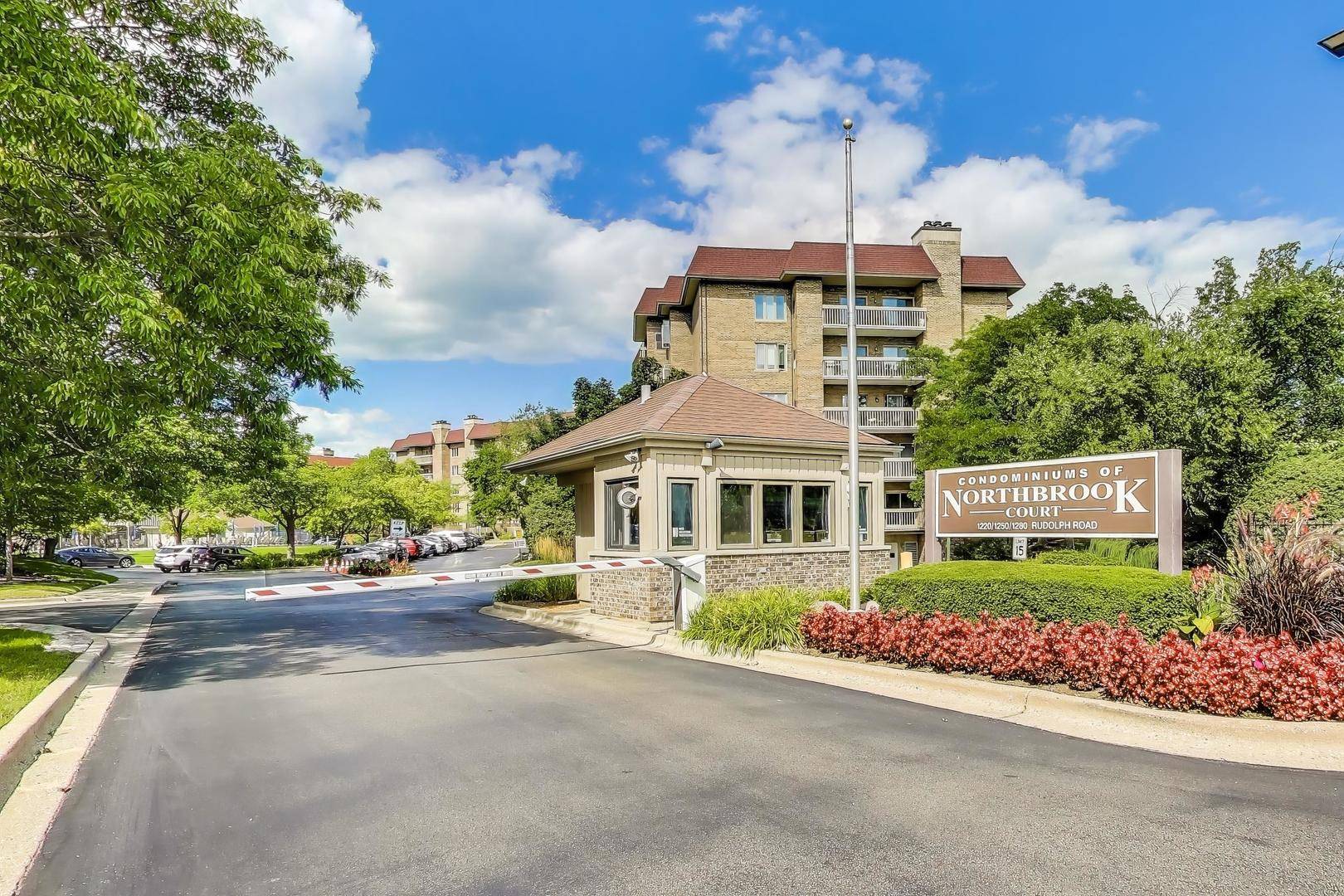 1220 Rudolph RD #5B, Northbrook, IL 60062