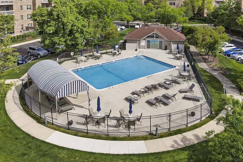 1220 Rudolph RD #5B, Northbrook, IL 60062