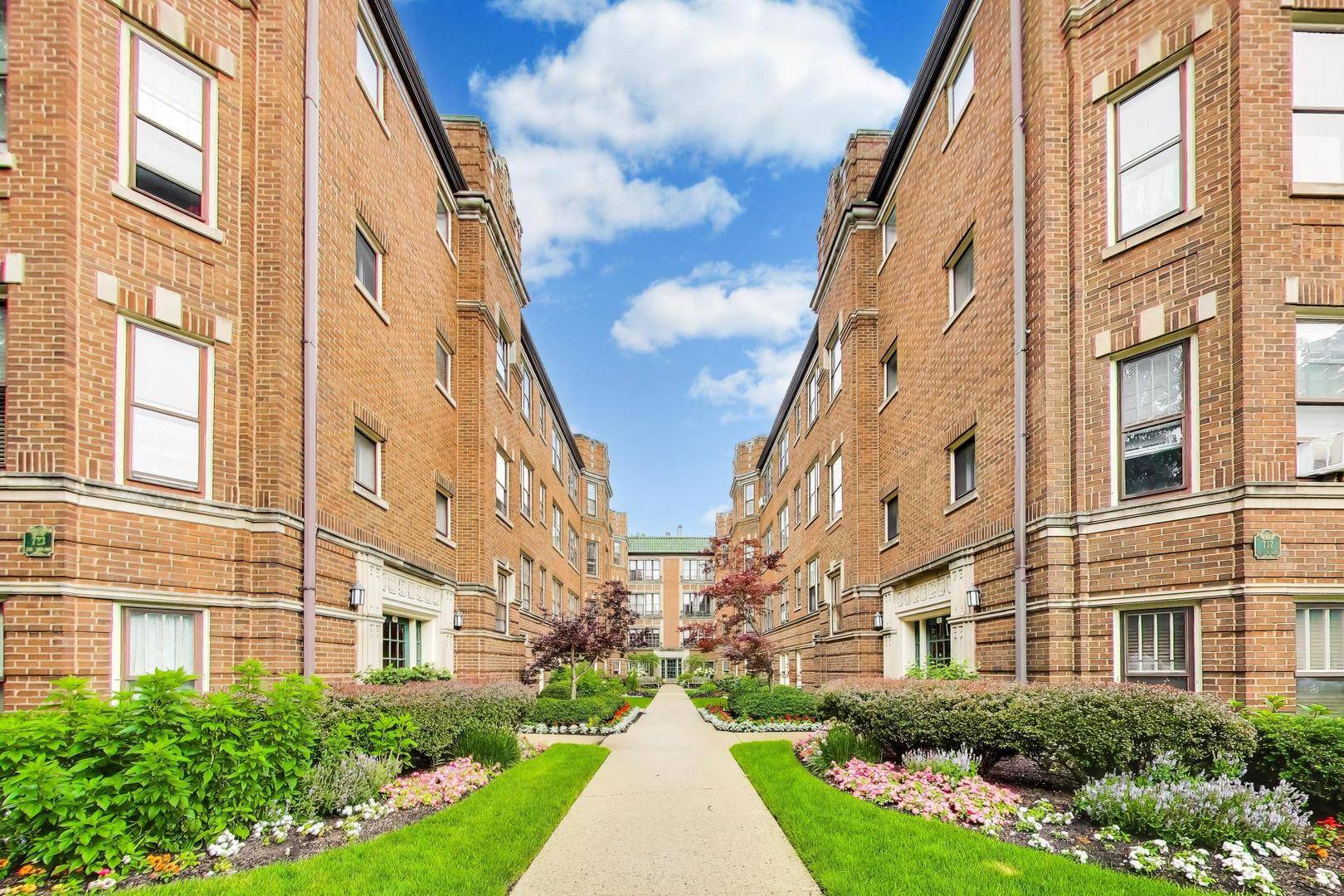 719 Hinman AVE #1W, Evanston, IL 60202