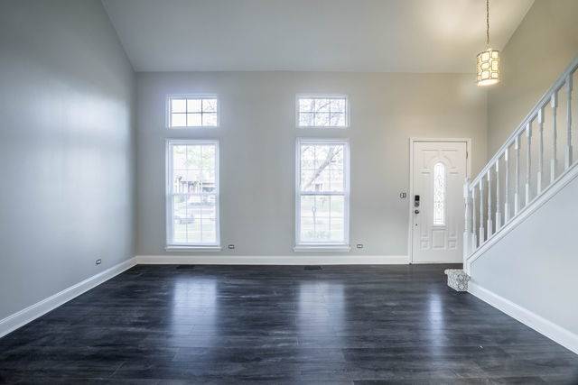 1575 Stockton LN, Crystal Lake, IL 60014