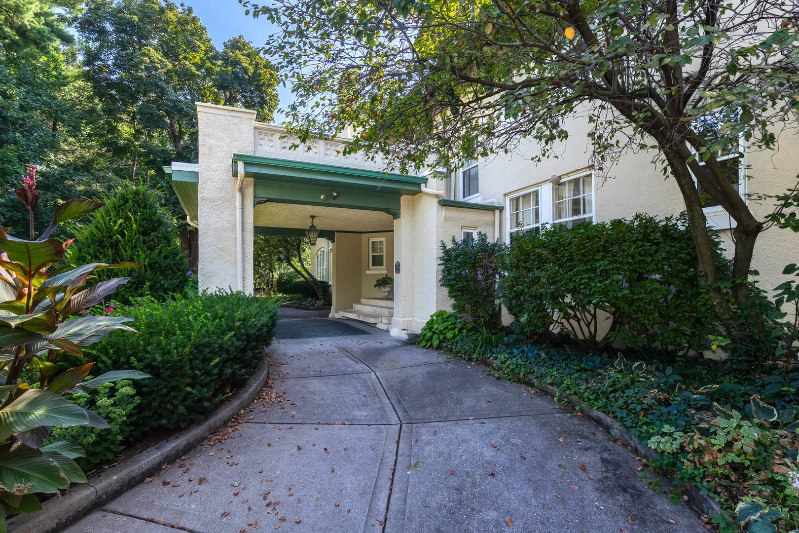 2740 Nichols LN, Davenport, IA 52803