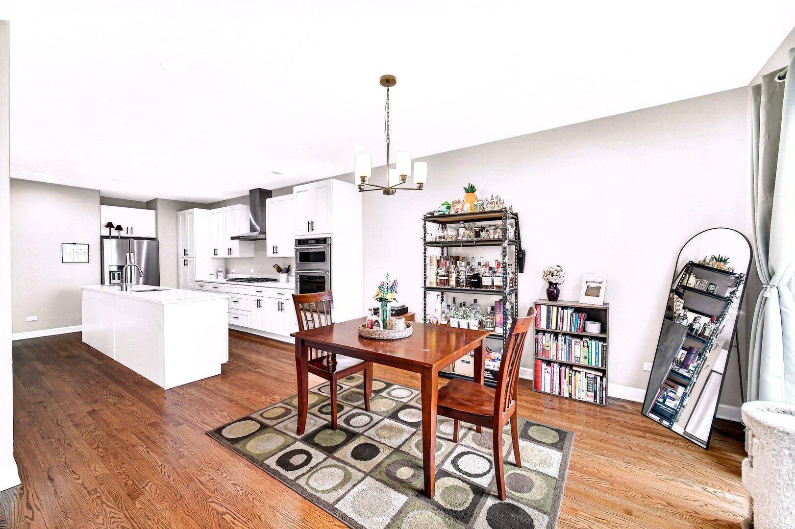 3541 S Prairie AVE #4, Chicago, IL 60653