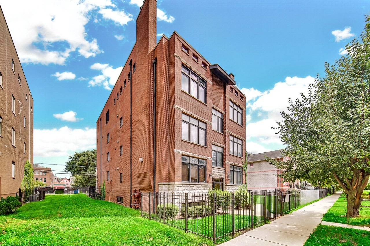 3541 S Prairie AVE #4, Chicago, IL 60653
