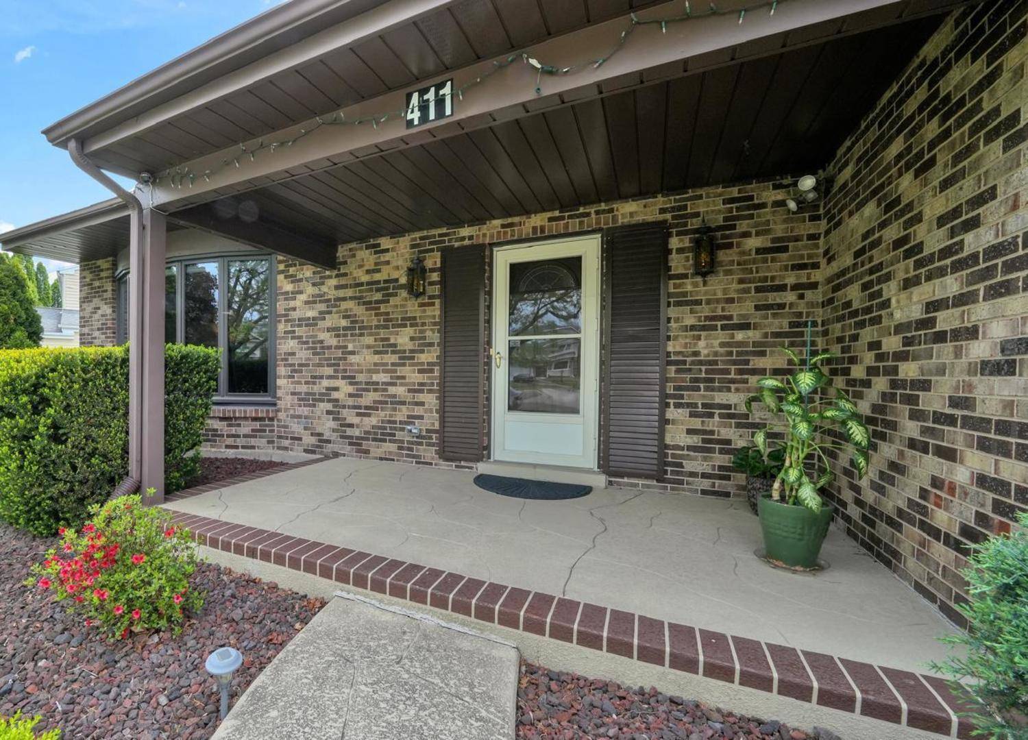 411 Arlington AVE, Westmont, IL 60559