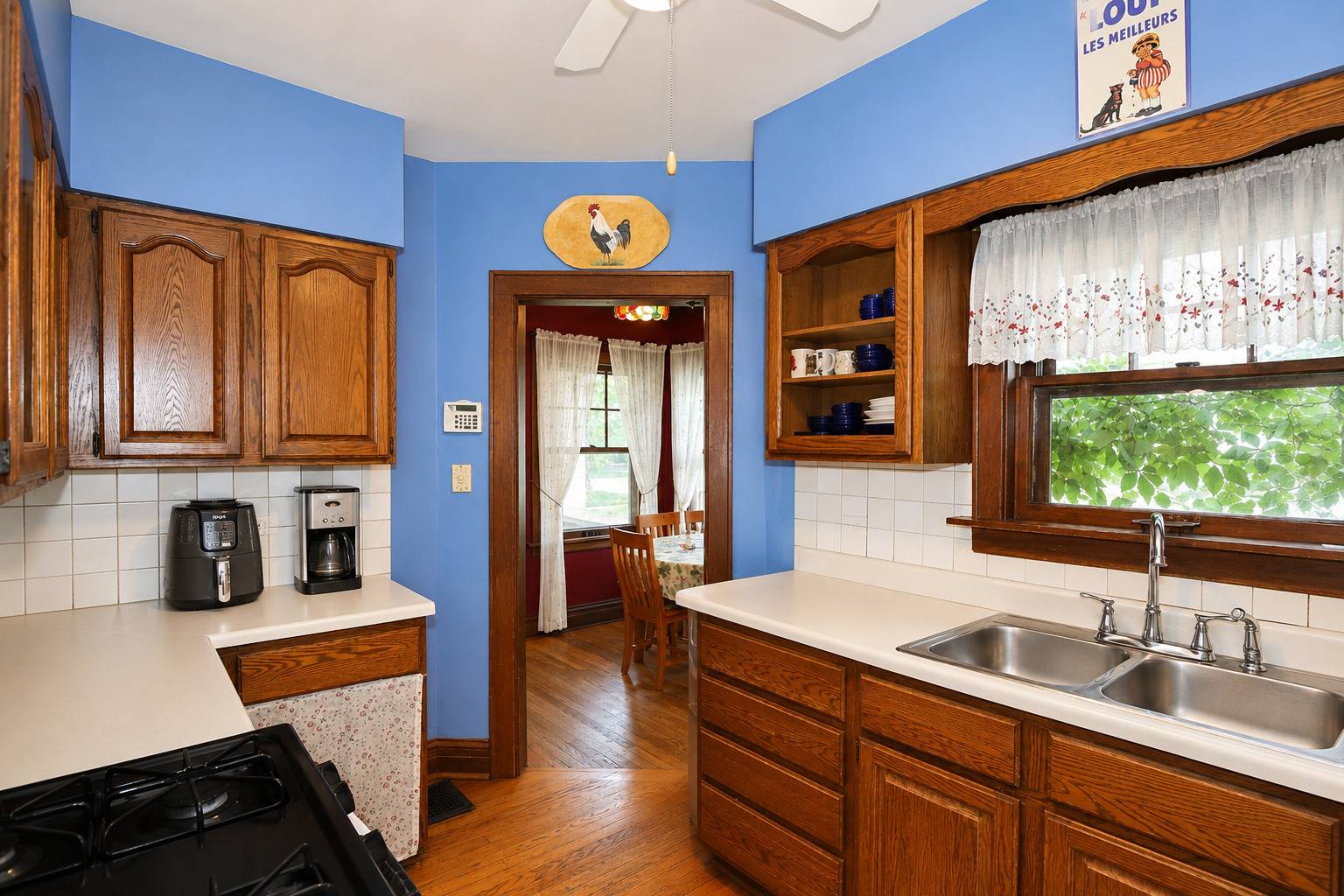 35 W Maple AVE, Roselle, IL 60172