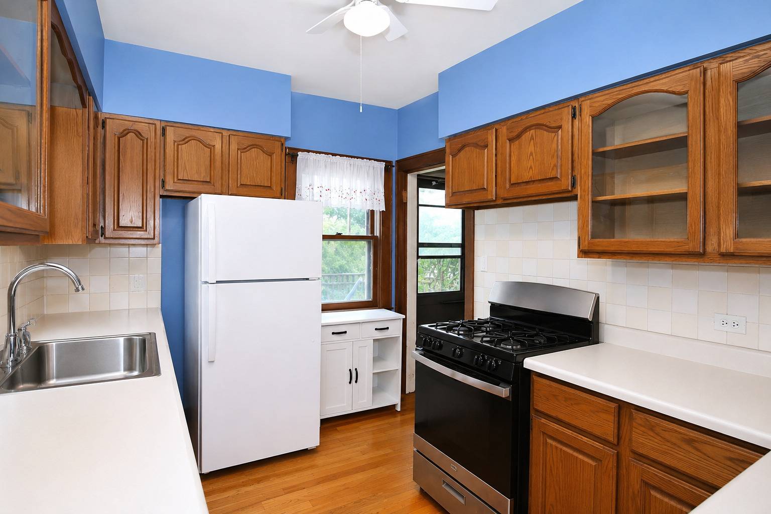35 W Maple AVE, Roselle, IL 60172