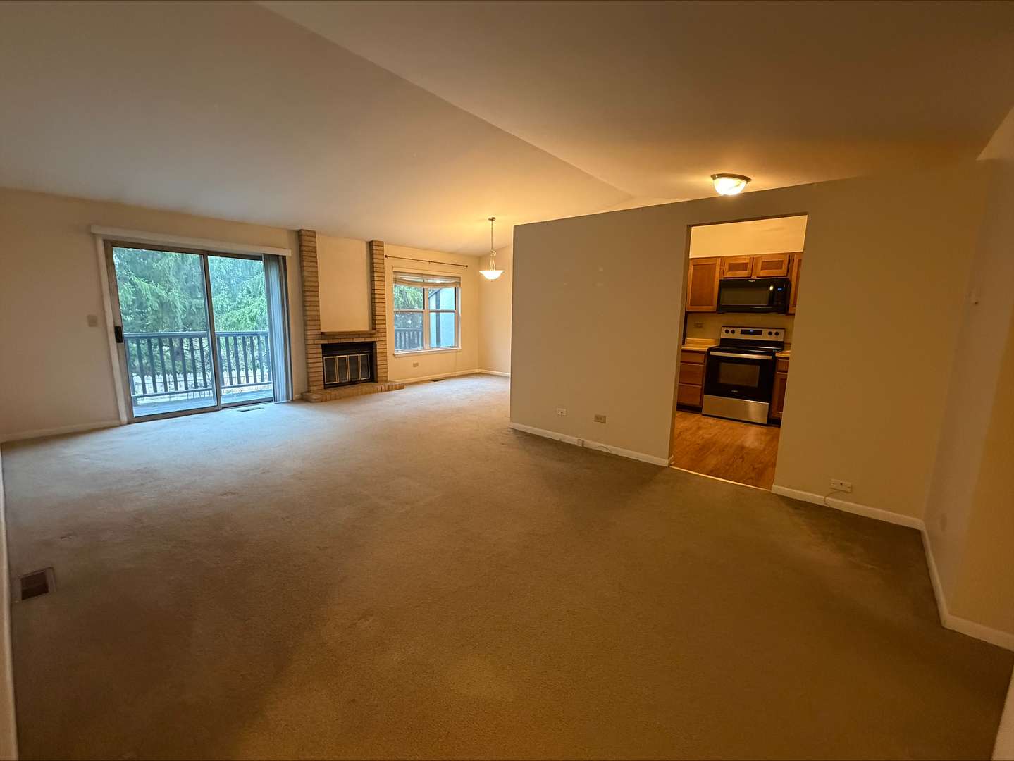 148 W Golf RD #E, Libertyville, IL 60048