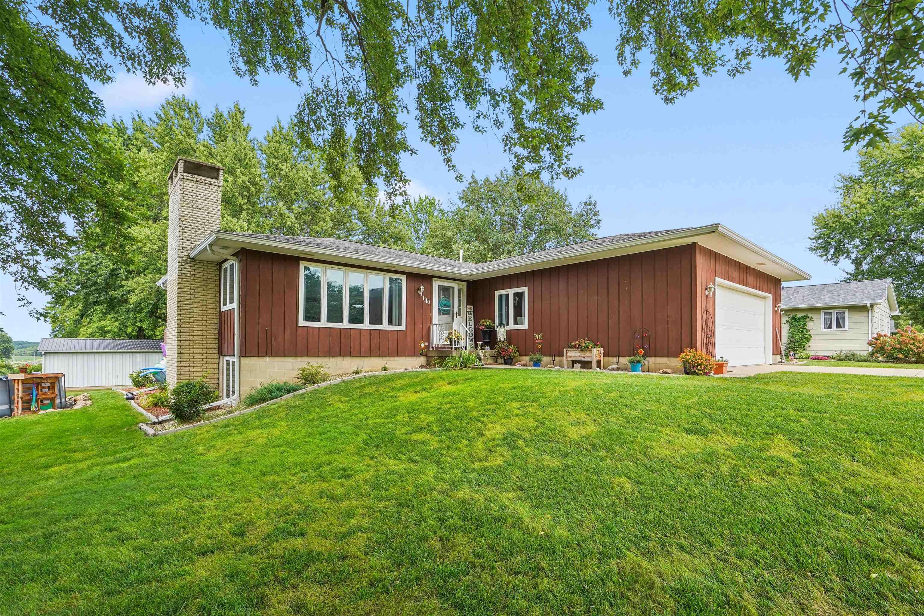 1110 NW Ridgewood BLVD, Waverly, IA 50677